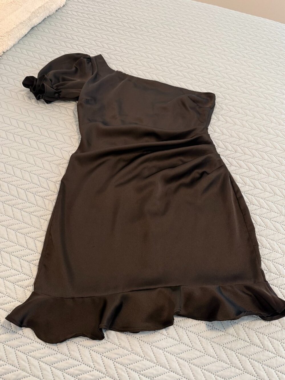 B. Darlin Junior Black Satin One Shoulder Ruched Ruffle Dress Size 5/6 - Picture 1 of 9